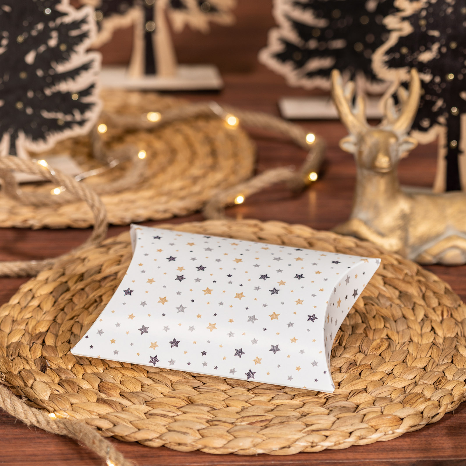 Geschenkbox Pillow weiß Stern 150x145x40mm aus Kraftkarton